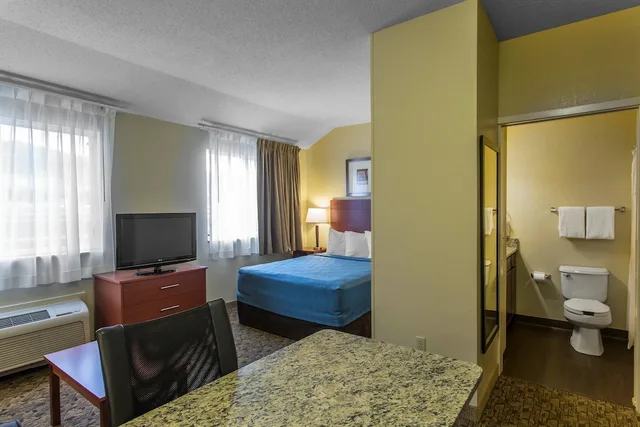 جناح بسرير كوين مع أريكة، MainStay Suites Brentwood Nashville 4/5