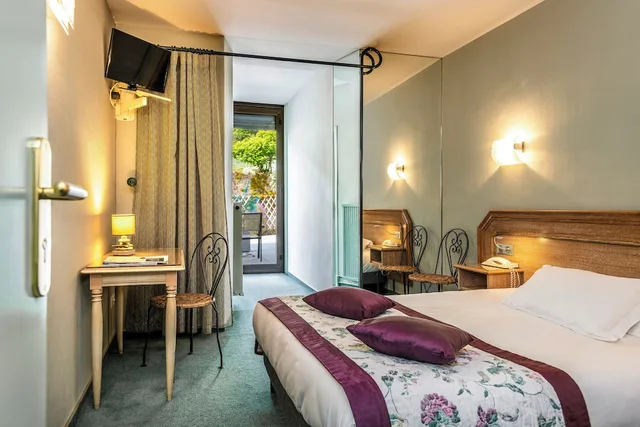 Comfort, Queen Bed, HOTEL DU MONT AIGOUAL 1/3