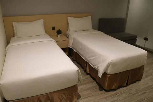 Standard Room - Windowless (2 Single Beds)، Pacific Express Hotel Central Market 2/5