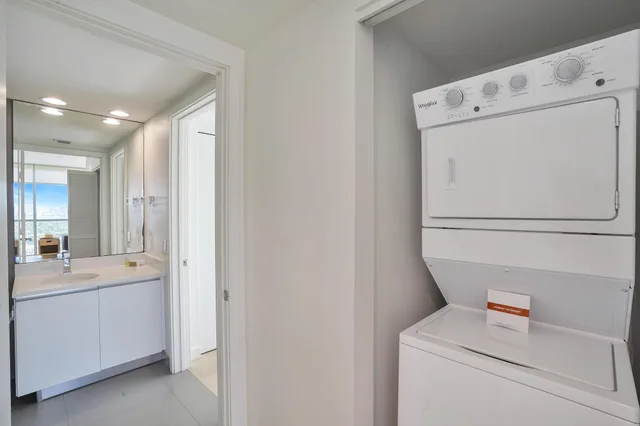 1 Bedroom, Deluxe, Apartment, King Bed, Bay View, Sofa, Corner, Dharma Home Suites Miami At Monte Carlo 5/5