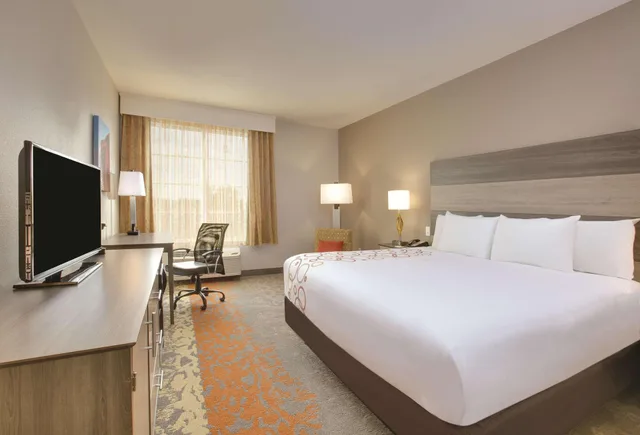 غرفة بسرير مزدوج، La Quinta Inn Suites By Wyndham Andrews 2/3