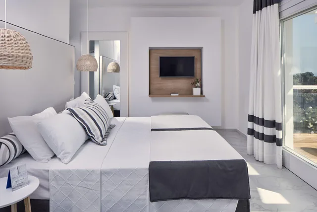 جناح جونيور بسرير مزدوج بإطلالة على البحر بشرفة، Archipelagos Hotel 1/1