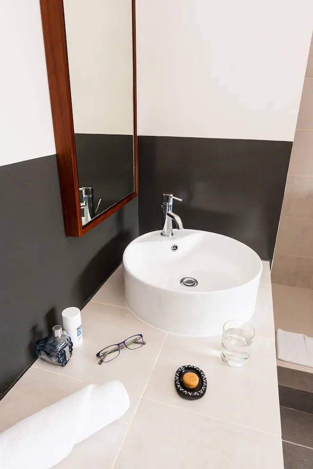 غرفة بسرير كوين، Onomo Hotel Lome 3/3