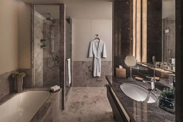 Premier, King Bed, Ocean View, Shangri-La Colombo 4/5