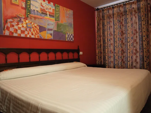 Room, Double or Twin Bed, Pool View, Attic، El Cid Hotel 1/4