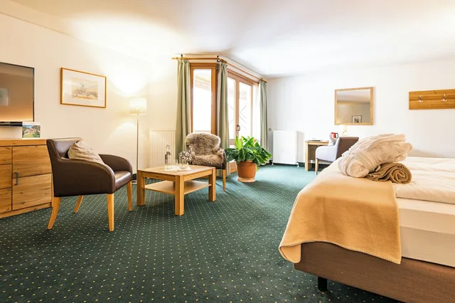 غرفة ديلوكس بسرير كينج بشرفة، Hotel Das Gastein 3/4