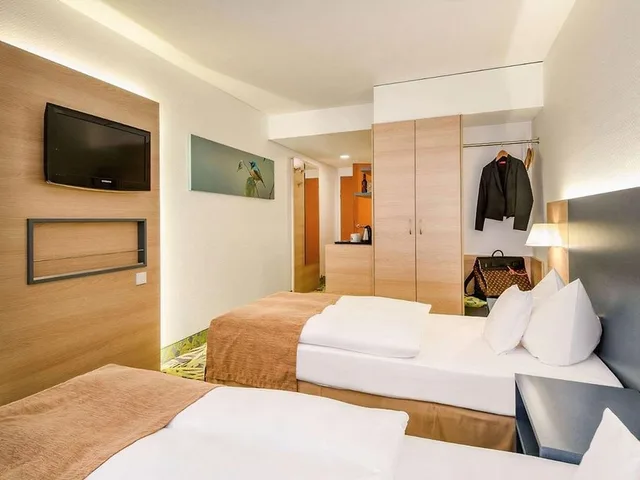 غرفة قياسية بسريرين منفصلين، Plaza Inn Regensburg 1/3