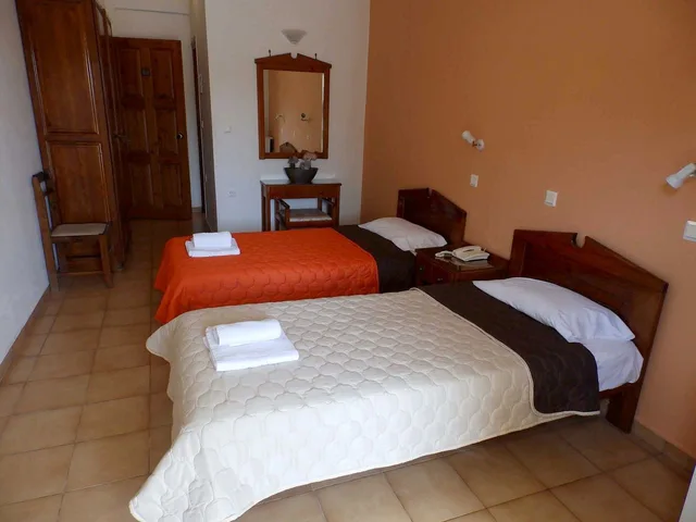 غرفة قياسية بسريرين منفصلين، Alexandra Hotel 3/5
