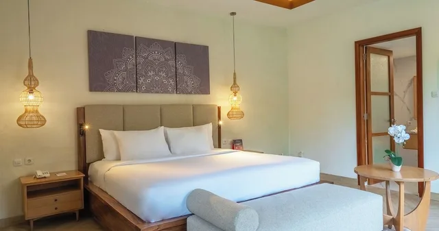 غرفة بسرير كينج وسريرين منفصلين بـ3 غرف نوم بمسبح خاص، Swiss-Belvillas Umalas 6/10