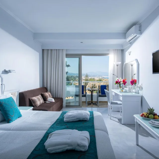 غرفة ديلوكس بسرير مزدوج بإطلالة على البحر بجاكوزي، Rethymno Mare Royal And Waterpark 1/7