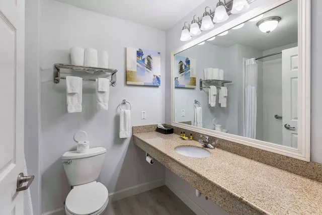 غرفة قياسية بسريرين كوين، Best Western Plus MidAmerica Hotel 4/4