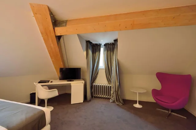 غرفة تنفيذية، Hotel Retro 3/6