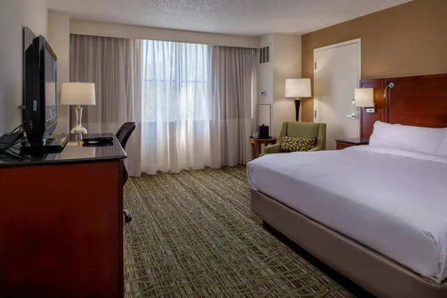 غرفة قياسية مع دخول صالة النادي، Marriott St Louis West 7/10