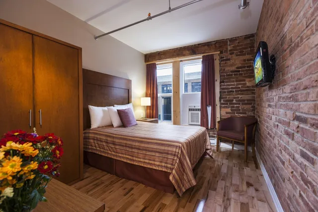 غرفة قياسية بسرير مزدوج، Hotel Quartier des Spectacles 2/5