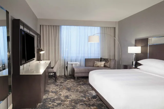 غرفة ركنية بسرير كينج بشرفة بإطلالة، Dallas Fort Worth Airport Marriott 3/6