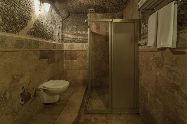 جناح جونيور، Tekkaya Cave Hotel 10/10