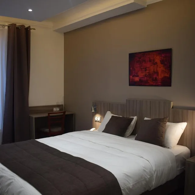 غرفة ديلوكس بسرير مزدوج، Hotel Puy De Dome 2/3