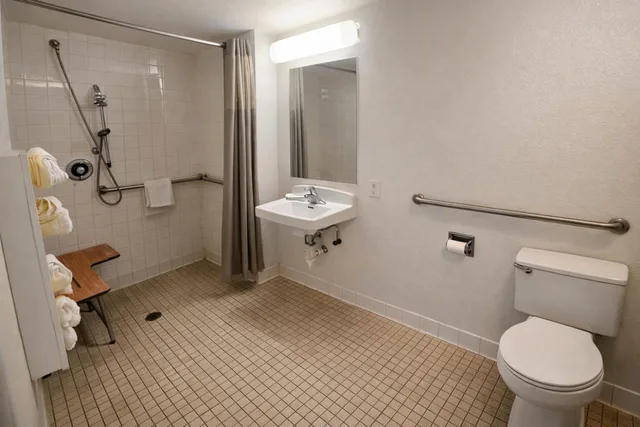 1 King Bed - Mobility Accessible RI Shower Nsmk, Motel6 Blythe, CA 8/10