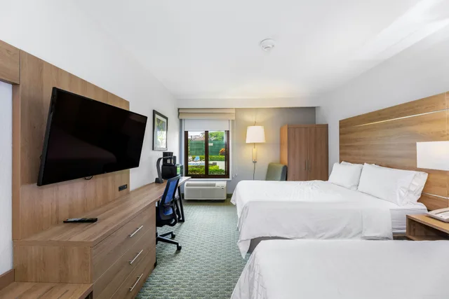 غرفة قياسية بسريرين كوين بإطلالة على المسبح، Holiday Inn Express San Jose Costa Rica Airport 1/9