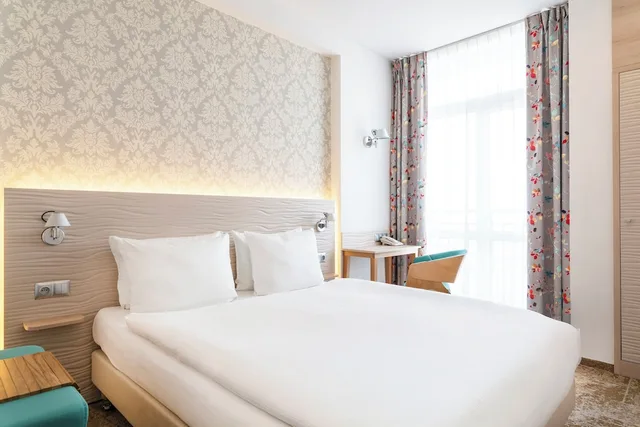 Standard, Double Bed, Metropol Hotel Warsaw 6/9