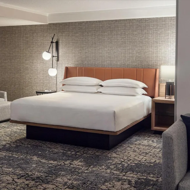 جناح بسرير كينج بغرفة نوم واحدة، Sheraton Imperial Hotel Raleigh-Durham Airport at Research Triangle Park 1/3