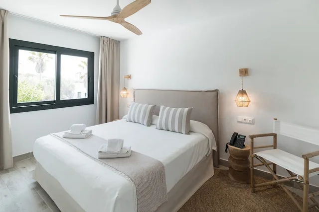 جناح بسرير كينج بإطلالة على البحر مع أريكة، Beach Club Aparthotel 1/9