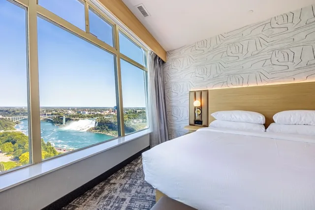 Room, King Bed, Us Falls View، The Tower Hotel Fallsview 3/4
