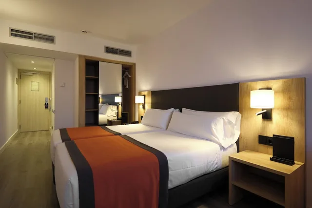 Room, Single, Twin Beds, Catalonia Sabadell Hotel 6/10