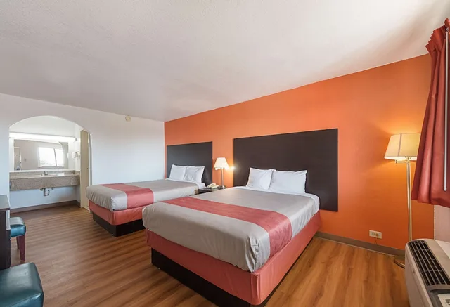 غرفة قياسية بسريرين كوين للمدخنين، Motel6 San Antonio, TX - I-10 West 3/5