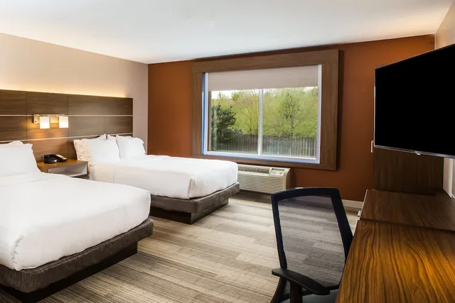 غرفة قياسية بسريرين كوين، Holiday Inn Express Hotel & Suites Bellevue-Omaha Area 2/5