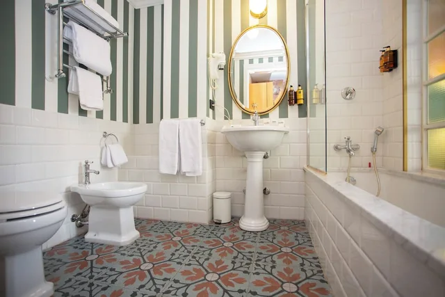 غرفة بسرير كوين بإطلالة على المدينة بشرفة، Demidoff Hotel 5/6