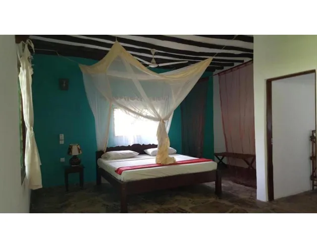 غرفة بسرير مزدوج بإطلالة على المسبح، Echo Villas Watamu 1/2