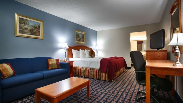 غرفة قياسية بسرير كينج مع أريكة، Best Western Palestine Inn 3/5