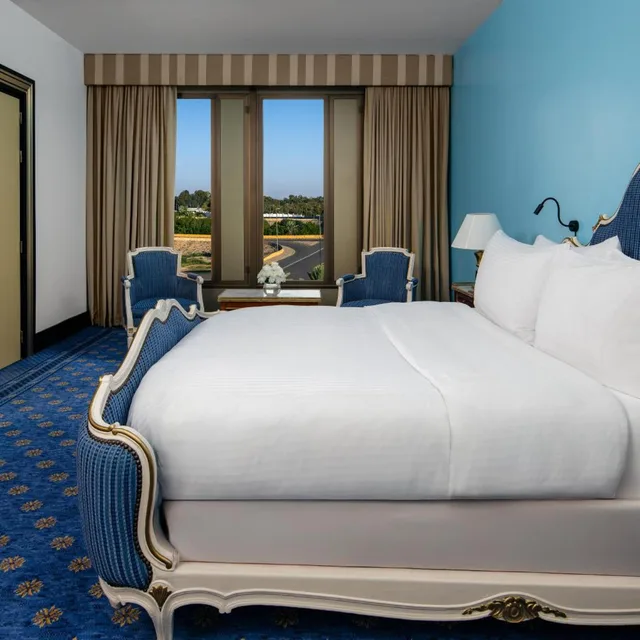 غرفة كلاسيكية بسرير كينج وسرير كوين للمدخنين، فندق انتركونتيننتال - الطائف (Intercontinental Taif) 3/10