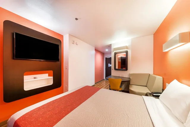 غرفة قياسية بسرير كوين، Motel6 Fort Worth, TX - North - Saginaw 2/10