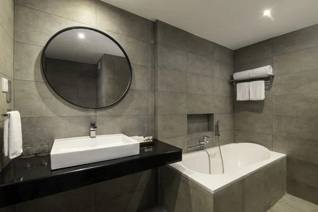 1 Bedroom, Signature, Suite, King Bed, Sea Front، Hotel MaRadha Colombo 6/9