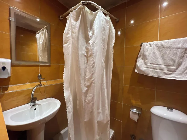 غرفة أساسية ثلاثية، Traveler Apos S House Hotel 7/9