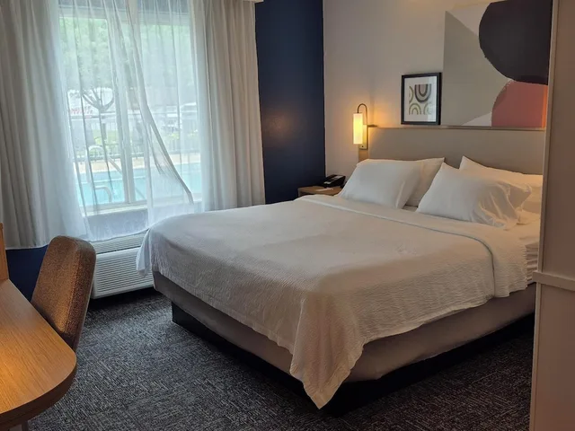 Room, King Bed, Bathtub, Spark by Hilton Lancaster 2/6
