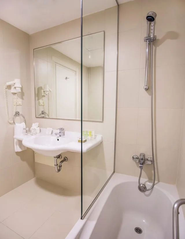 غرفة سوبيريور بسريرين منفصلين، AlQasr Metropole Hotel 3/5
