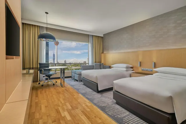 Menara, Deluxe, Twin Beds, Sofa، Renaissance Kuala Lumpur Hotel & Convention Centre 1/3