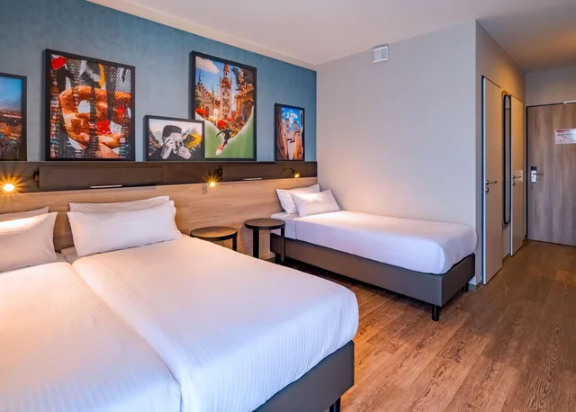 غرفة ديلوكس ثلاثية بسرير فردي وثلاثة أسرّة، Ramada Encore by Wyndham Munich Messe 5/10