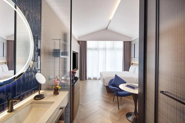 غرفة تنفيذية بسرير كوين، UrCove by HYATT Shanghai West Riverside 2/2