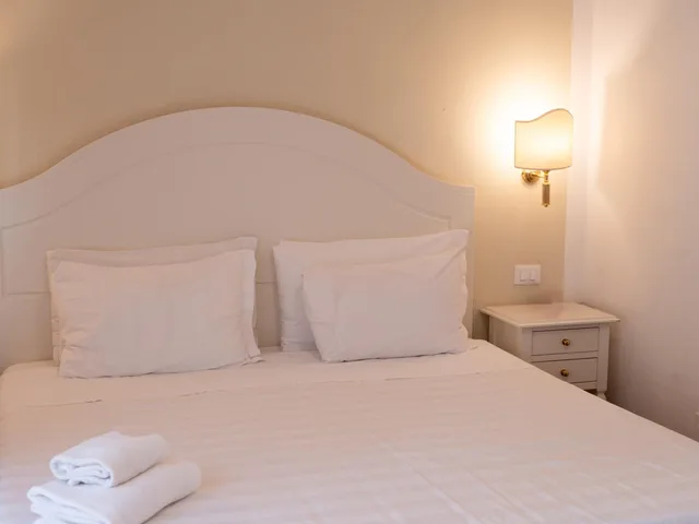 غرفة بسرير مزدوج أو سريرين منفصلين بإطلالة، Grand Hotel Duomo 4/9