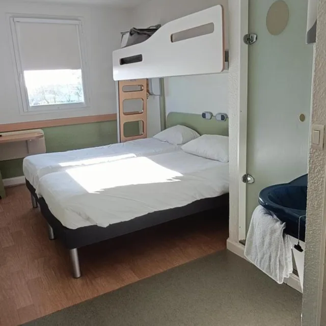 غرفة قياسية بثلاثة أسرّة، Ibis Budget La Roche Sur Yon 3/4
