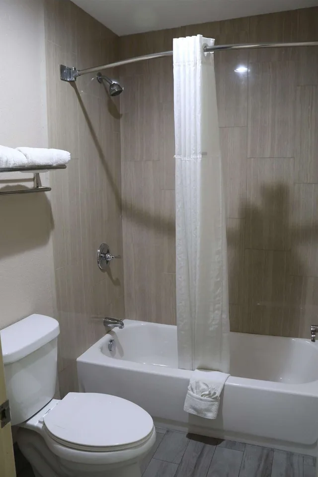 غرفة قياسية بسرير كينج مع أريكة، SureStay By Best Western Terrell 8/10