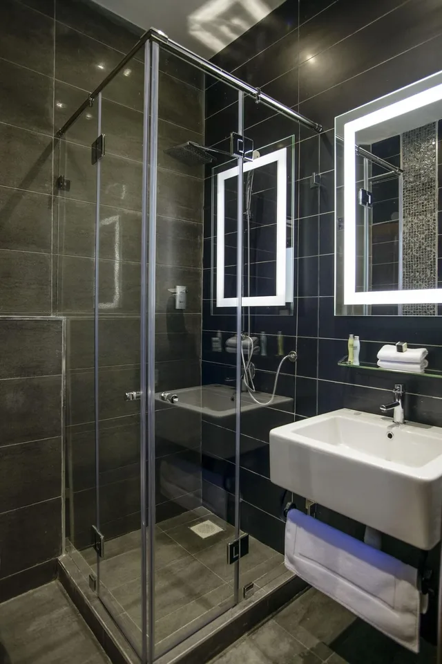 جناح سوبيريور، The Landmark Suites 10/10