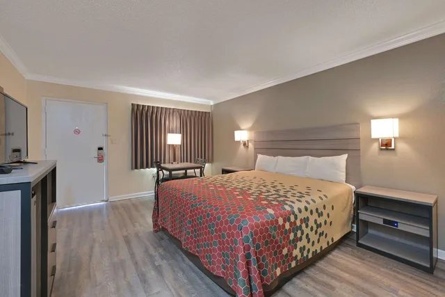 غرفة بسرير كينج، Econo Lodge Woodland near I-5 2/8