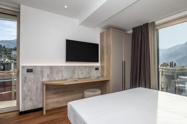 جناح بإطلالة على البحيرة بشرفة، Hotel Garda 7/10