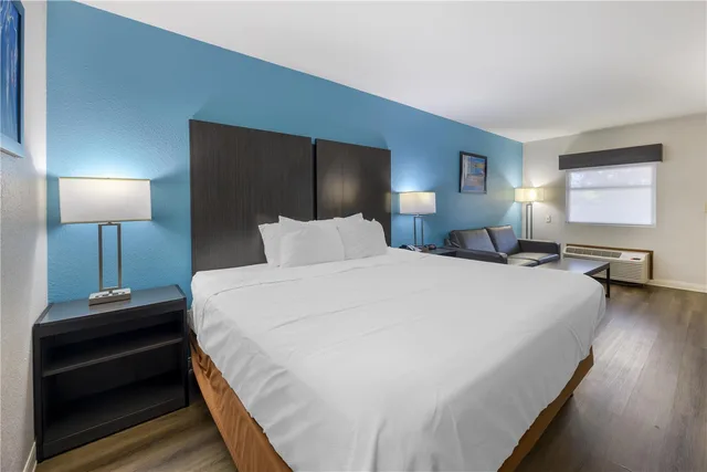 غرفة بسرير كينج مع أريكة، Best Western Fairwinds Inn 3/5