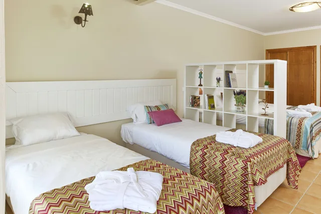 غرفة عائلية بسرير مزدوج وسريرين منفصلين، Hotel Rural Quinta do Marco 5/9